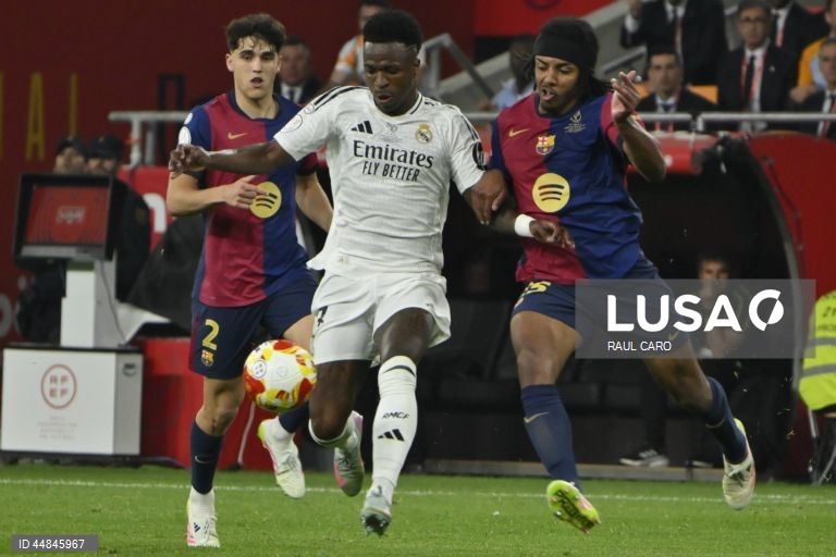 FC Barcelona conquistou a Taça do Rei em futebol ao derrotar, após prolongamento, o Real Madrid, por 3-2, em jogo muito disputado e emotivo, realizado em Sevilha.