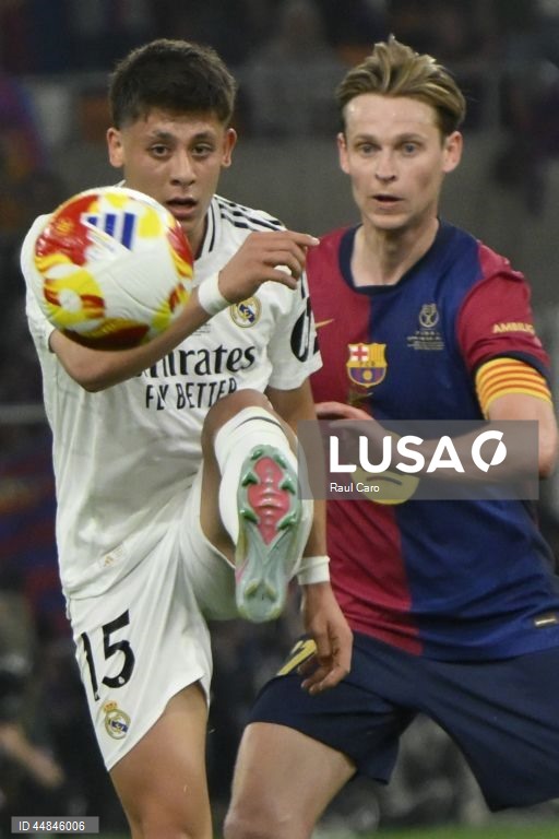 FC Barcelona conquistou a Taça do Rei em futebol ao derrotar, após prolongamento, o Real Madrid, por 3-2, em jogo muito disputado e emotivo, realizado em Sevilha.