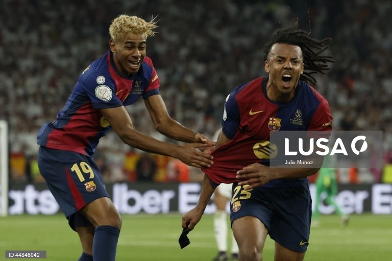 FC Barcelona conquistou a Taça do Rei em futebol ao derrotar, após prolongamento, o Real Madrid, por 3-2, em jogo muito disputado e emotivo, realizado em Sevilha.