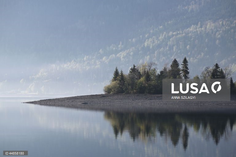 Alemanha: Nível da água baixa no lago Walchensee, na Baviera