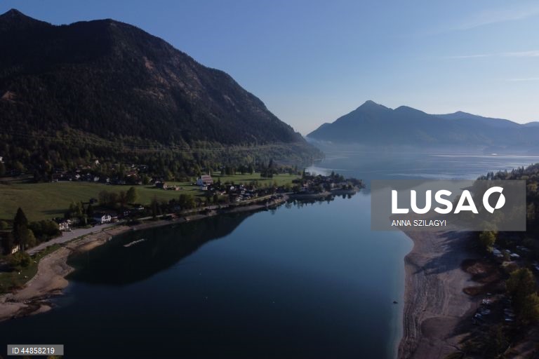 Alemanha: Nível da água baixa no lago Walchensee, na Baviera