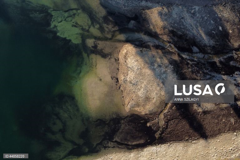 Alemanha: Nível da água baixa no lago Walchensee, na Baviera