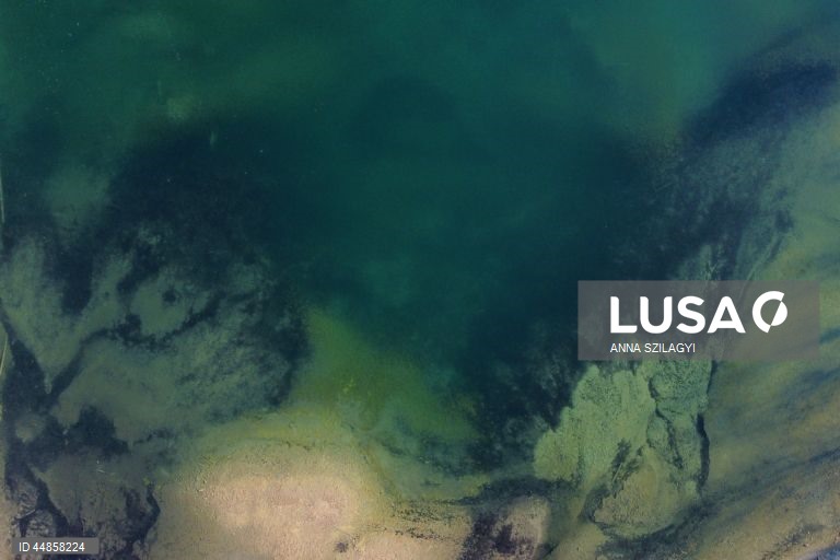 Alemanha: Nível da água baixa no lago Walchensee, na Baviera