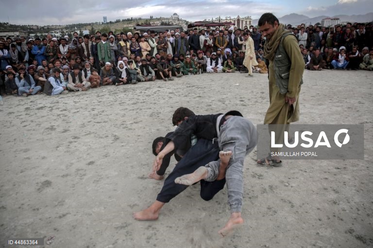 Afeganistão: Competição de luta livre em Cabul