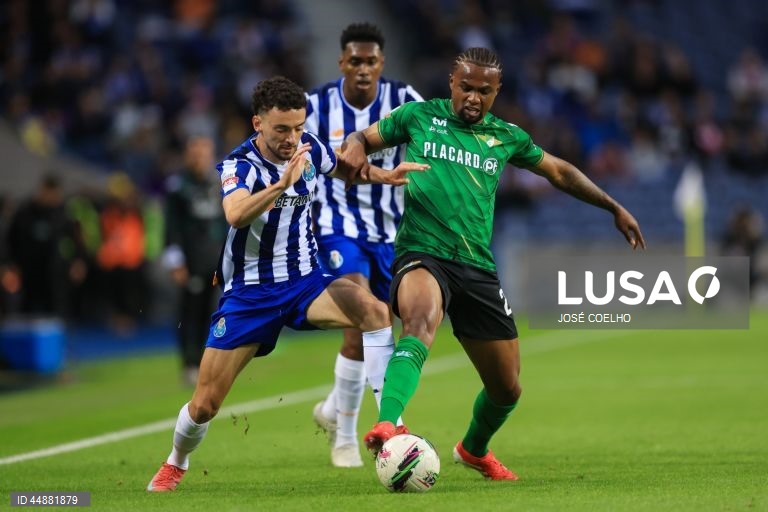 O FC Porto venceu hoje na receção ao Moreirense por 3-1, após reviravolta, no jogo de abertura da 32.ª jornada da I Liga portuguesa de futebol, que deixou, provisoriamente, os 'dragões' no terceiro lugar.