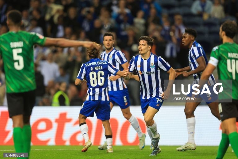 O FC Porto venceu hoje na receção ao Moreirense por 3-1, após reviravolta, no jogo de abertura da 32.ª jornada da I Liga portuguesa de futebol, que deixou, provisoriamente, os 'dragões' no terceiro lugar.