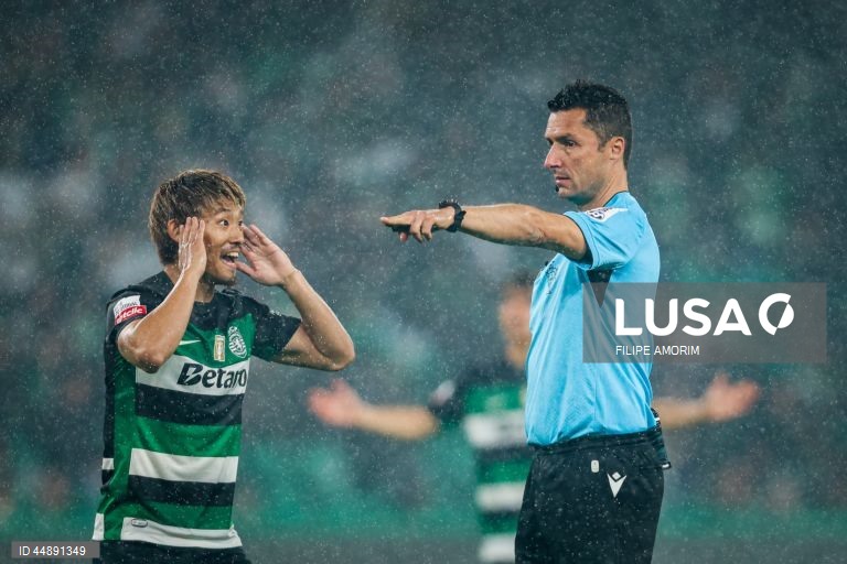 O Sporting venceu hoje o Gil Vicente por 2-1, depois de ter estado em desvantagem, na 32.ª jornada, e manteve a liderança da I Liga de futebol, a semana da visita ao Benfica, segundo, em igualdade pontual.