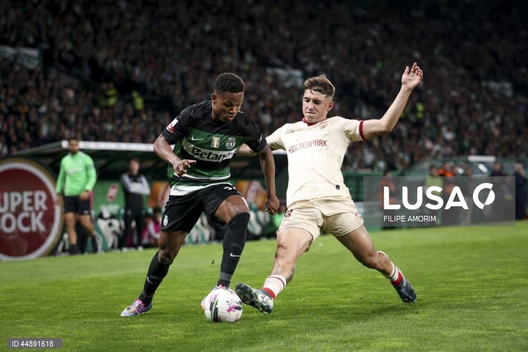 O Sporting venceu hoje o Gil Vicente por 2-1, depois de ter estado em desvantagem, na 32.ª jornada, e manteve a liderança da I Liga de futebol, a semana da visita ao Benfica, segundo, em igualdade pontual.