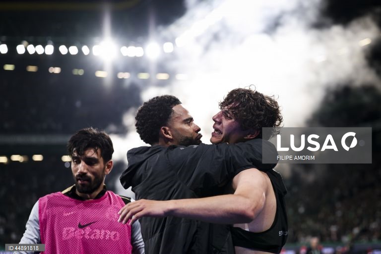 O Sporting venceu hoje o Gil Vicente por 2-1, depois de ter estado em desvantagem, na 32.ª jornada, e manteve a liderança da I Liga de futebol, a semana da visita ao Benfica, segundo, em igualdade pontual.
