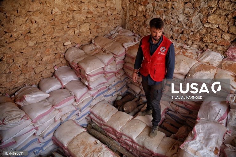 Síria:  Remoção de material explosivo na aldeia de Barlahin.