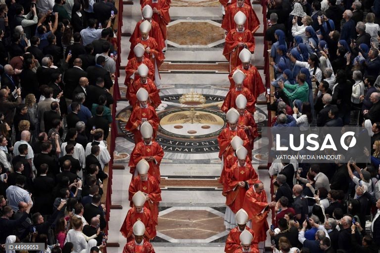 Vaticano: Início do Conclave. 