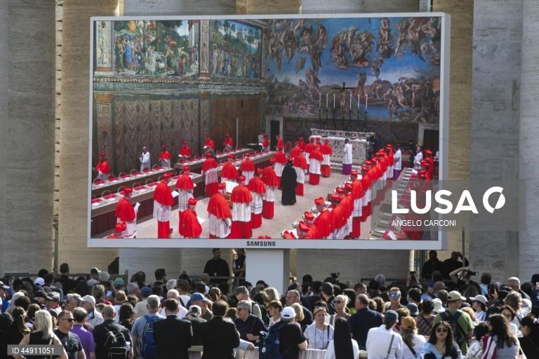Vaticano: Início do Conclave. 