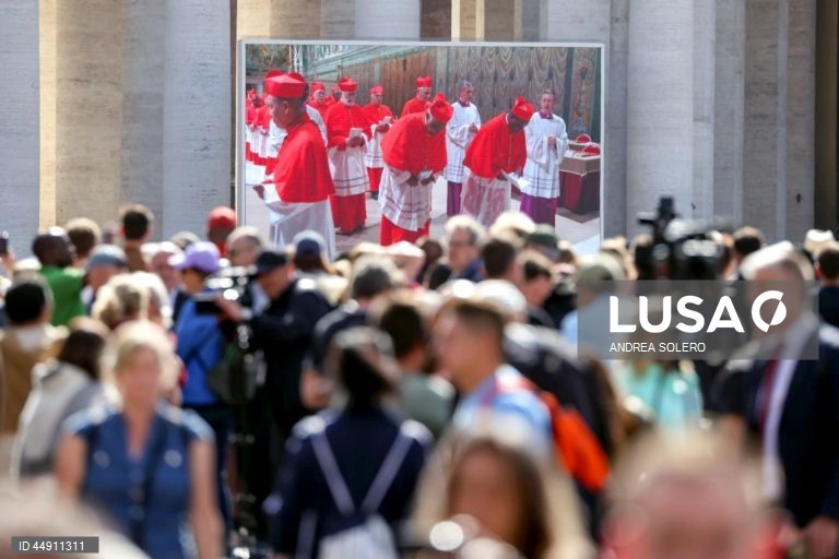 Vaticano: Início do Conclave. 
