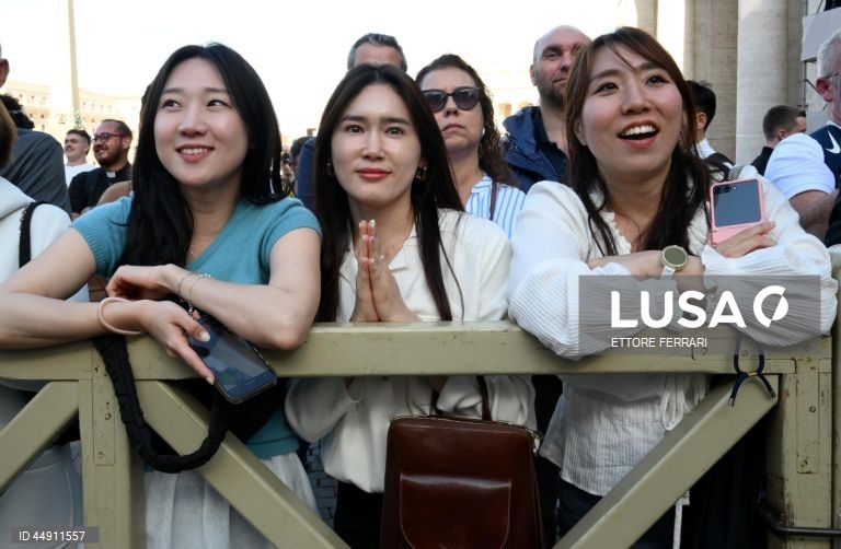 Vaticano: Início do Conclave. 