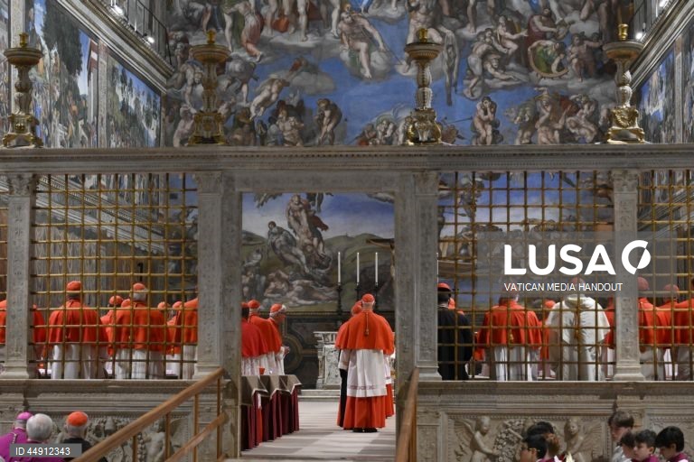 Vaticano: Início do Conclave. 