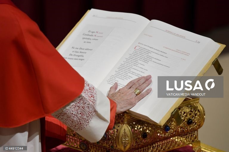 Vaticano: Início do Conclave. 