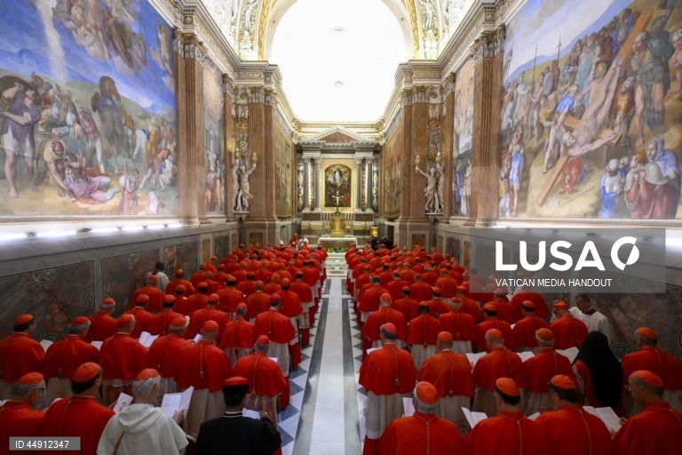 Vaticano: Início do Conclave. 