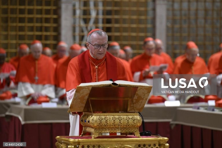 Vaticano: Início do Conclave. 