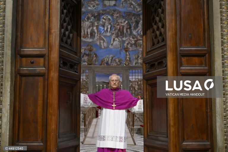 Vaticano: Início do Conclave. 