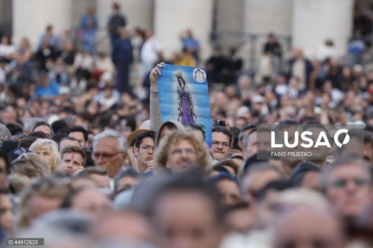 Vaticano: Início do Conclave. 
