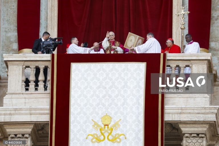 O cardeal norte-americano Robert Francis Prevost, de 69 anos, foi eleito Papa, ao fim de dois dias de conclave, e assumiu o nome de Leão XIV.