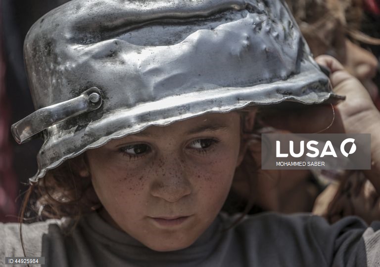 Faixa de Gaza: Distribuição de alimentos em Jabalia