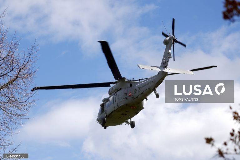 Letónia: Exercícios militares em Sigulda