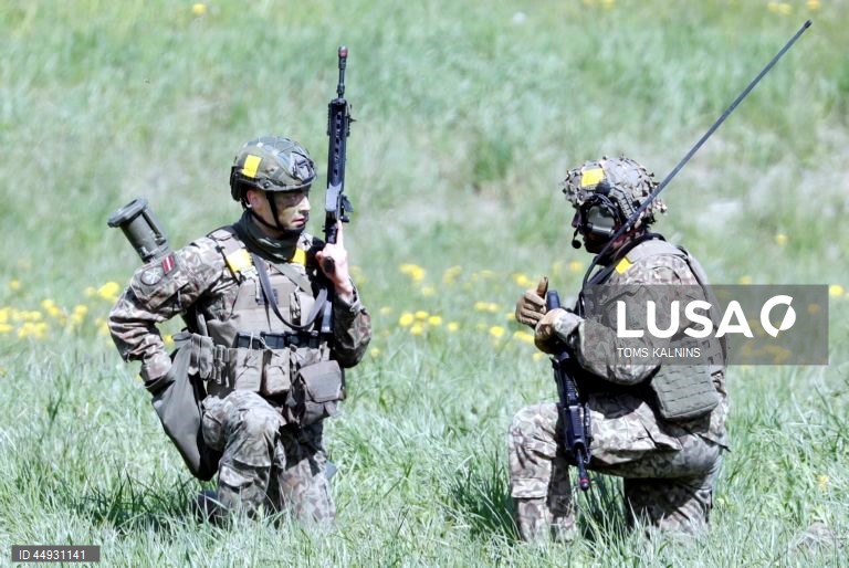 Letónia: Exercícios militares em Sigulda