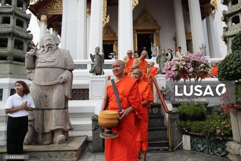 Celebrações do Dia de Vesak (nascimento, iluminação e morte do Buda) no sudeste asiático