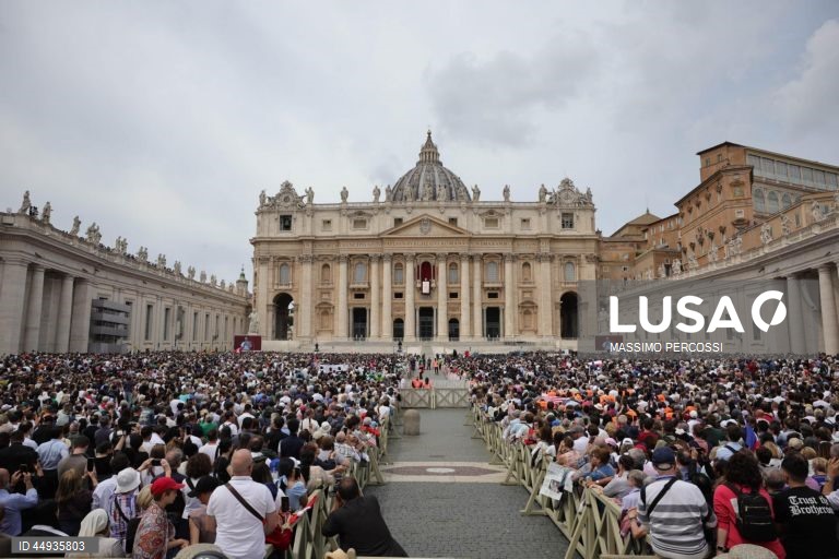 Vaticano: Papa Leão XIV preside à oração "Regina coeli"