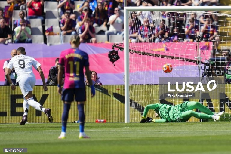 Futebol: Liga espanhola - FC Barcelona vs Real Madrid