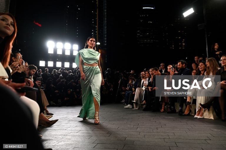 Semana da Moda Australiana - Carla Zampatti