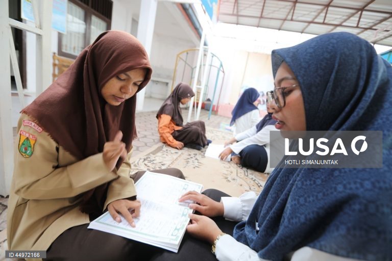 Escola indonésia ensina alunos a recitarem o Corão em língua gestual