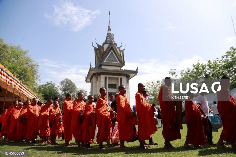 Camboja: Dia Nacional da Memória, dedicado às vítimas do Regime Khmer Vermelho 