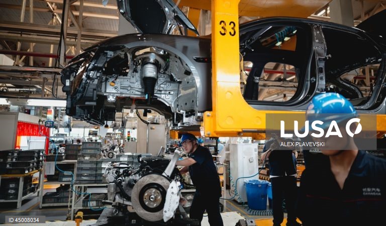 China: Fábrica de automóveis elétricos AVATR em Chongqing