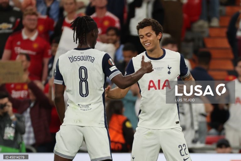 O Tottenham conquistou hoje a Liga Europa em futebol, o seu primeiro troféu desde 2007/08, ao bater na final o Manchester United, do treinador português Ruben Amorim, por 1-0, assegurando um lugar na ‘Champions’ 2025/26.