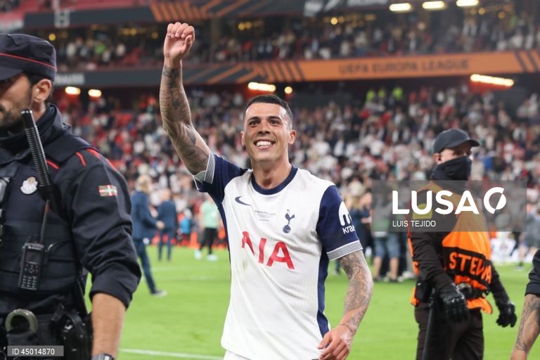 O Tottenham conquistou hoje a Liga Europa em futebol, o seu primeiro troféu desde 2007/08, ao bater na final o Manchester United, do treinador português Ruben Amorim, por 1-0, assegurando um lugar na ‘Champions’ 2025/26.