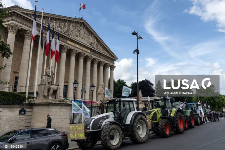 França: Agricultores protestam em Paris
