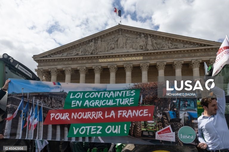 França: Agricultores protestam em Paris