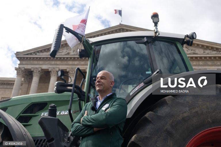 França: Agricultores protestam em Paris