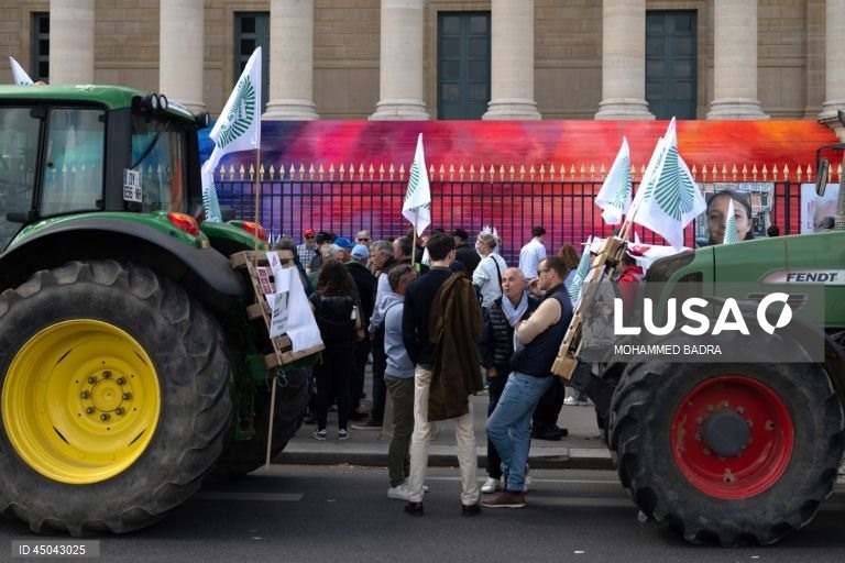 França: Agricultores protestam em Paris