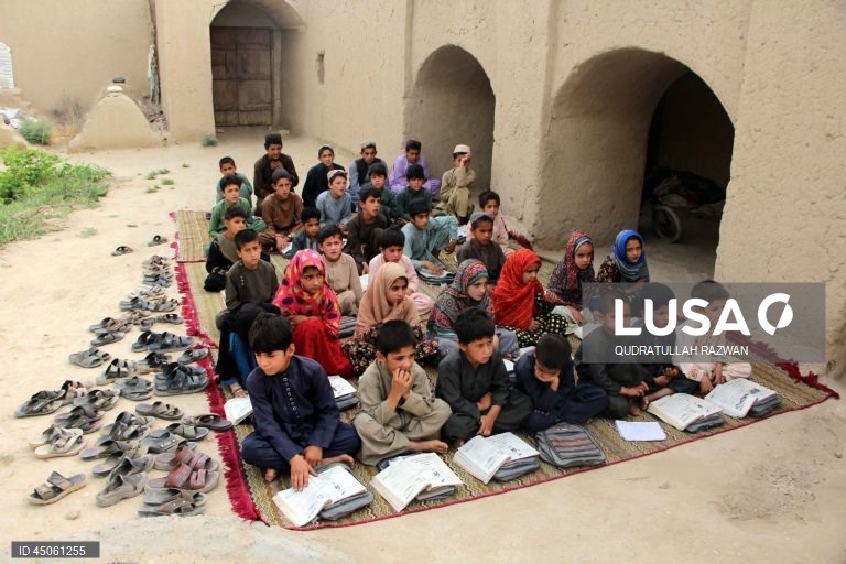 Afeganistão: Fundação Sherzad promove educação primária em Kandahar