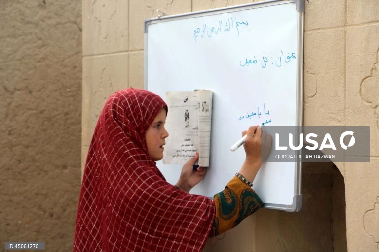 Afeganistão: Fundação Sherzad promove educação primária em Kandahar