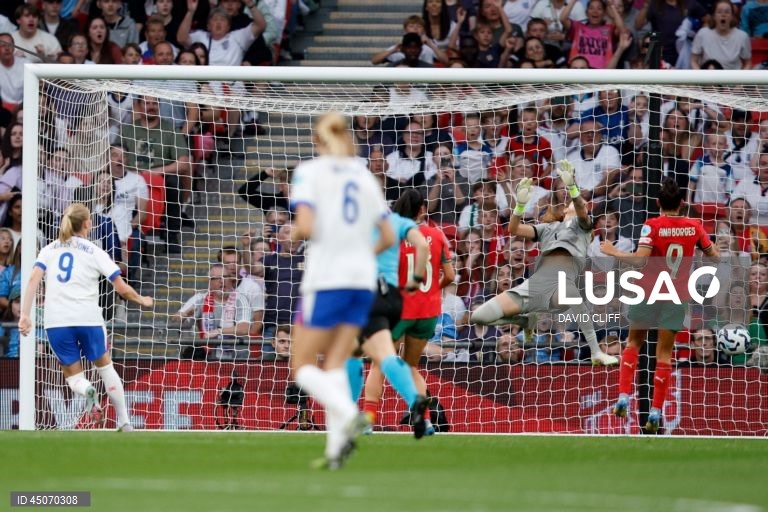 A seleção portuguesa feminina de futebol somou hoje a terceira derrota seguida na Liga das Nações, por culpa da entrada péssima em Wembley, diante da campeã europeia Inglaterra (6-0), que fez o que quis das portuguesas.