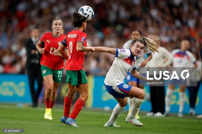 A seleção portuguesa feminina de futebol somou hoje a terceira derrota seguida na Liga das Nações, por culpa da entrada péssima em Wembley, diante da campeã europeia Inglaterra (6-0), que fez o que quis das portuguesas.