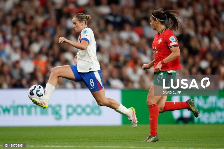 A seleção portuguesa feminina de futebol somou hoje a terceira derrota seguida na Liga das Nações, por culpa da entrada péssima em Wembley, diante da campeã europeia Inglaterra (6-0), que fez o que quis das portuguesas.