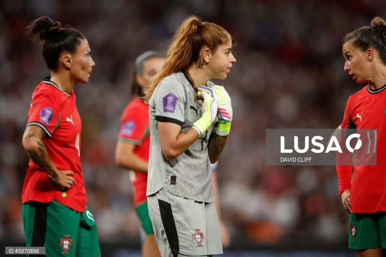 A seleção portuguesa feminina de futebol somou hoje a terceira derrota seguida na Liga das Nações, por culpa da entrada péssima em Wembley, diante da campeã europeia Inglaterra (6-0), que fez o que quis das portuguesas.