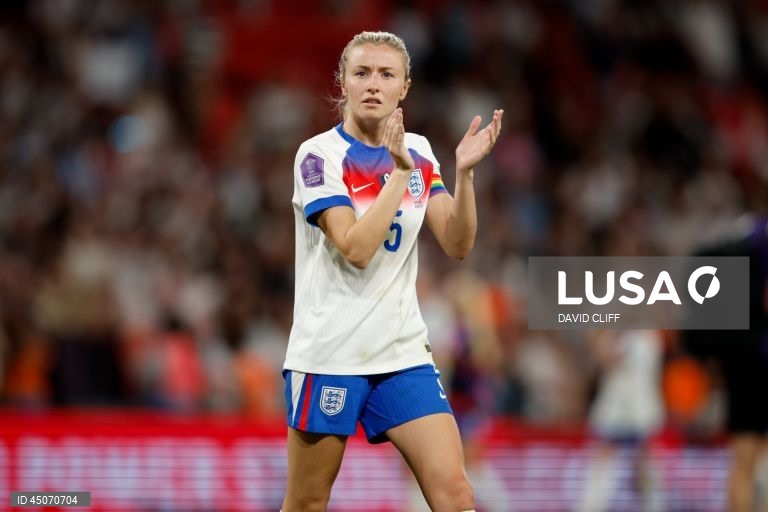 A seleção portuguesa feminina de futebol somou hoje a terceira derrota seguida na Liga das Nações, por culpa da entrada péssima em Wembley, diante da campeã europeia Inglaterra (6-0), que fez o que quis das portuguesas.