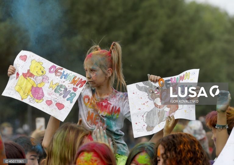  Quirguistão: Festival das Cores em Bishkek