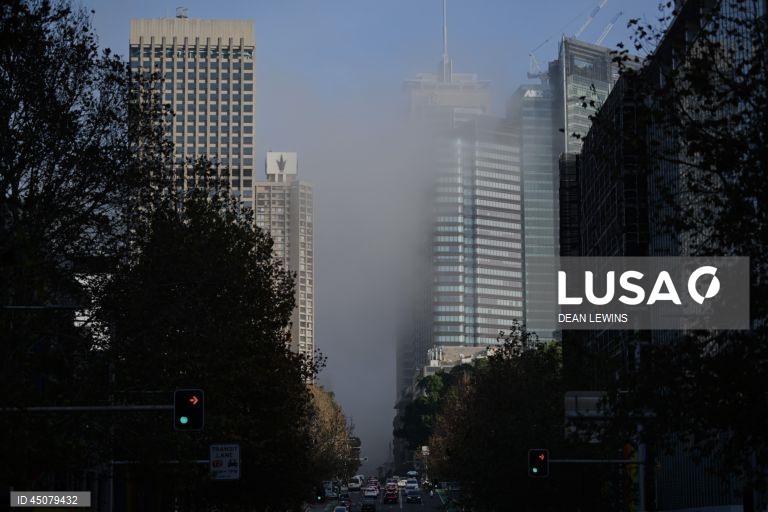 Austrália: Nevoeiro espesso cobre Sydney